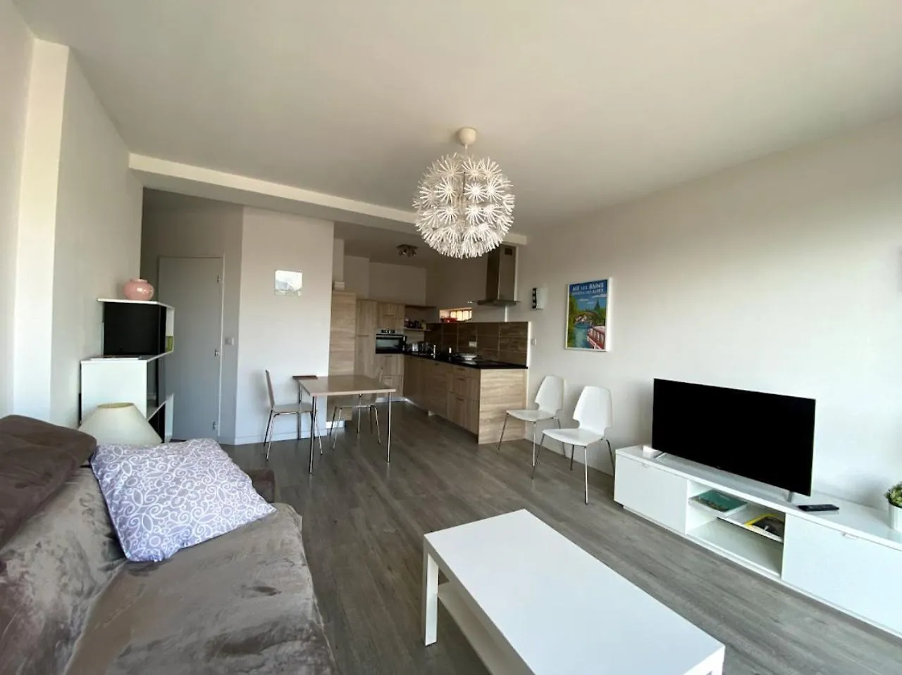 Studio Moderne Et Lumineux Centre Ville Aix Les Bains Экс-ле-Бен 0*,  Франция